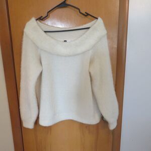 H & M Divided Cream Crop Sweater Top